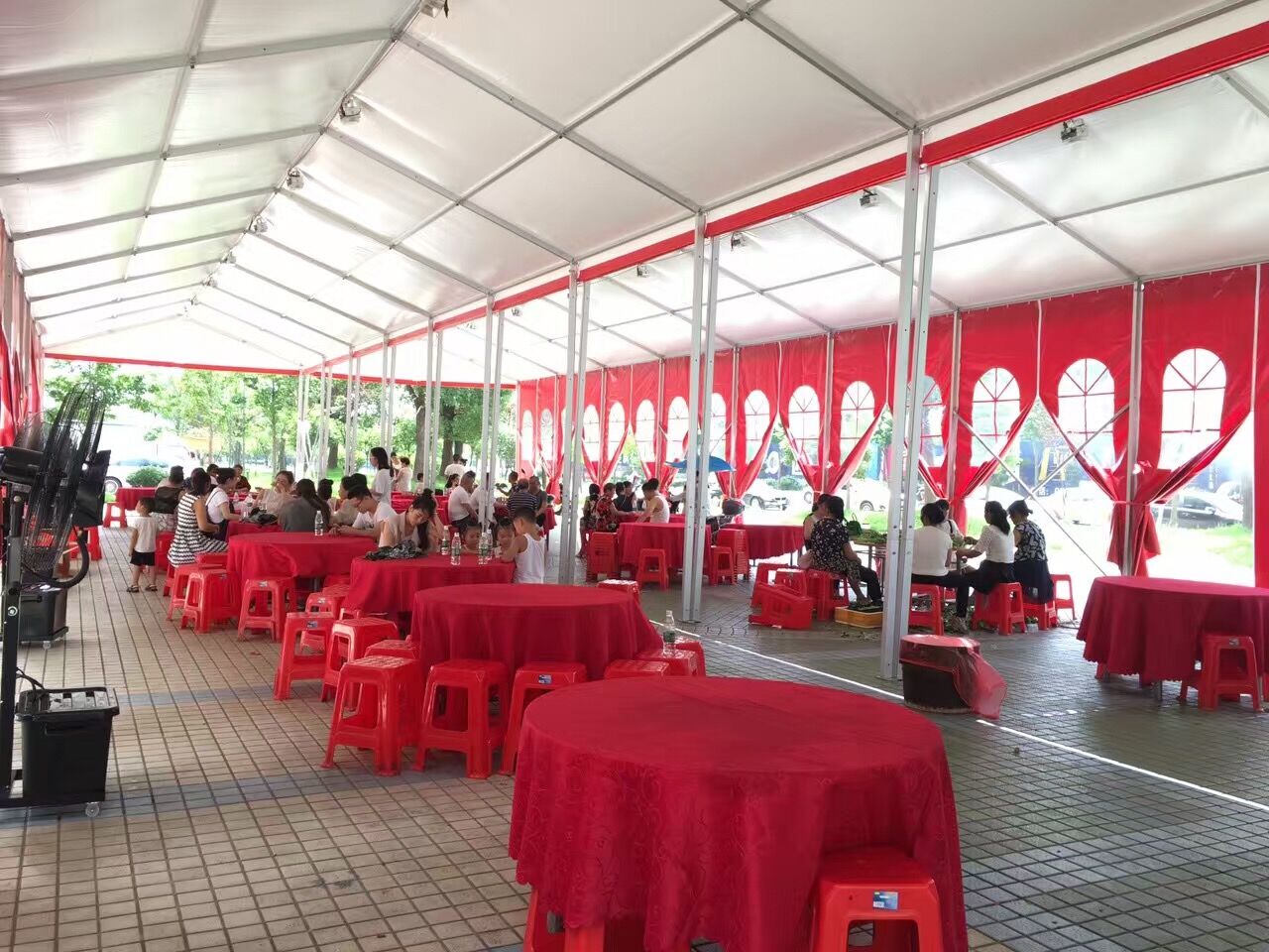 如何選擇高質(zhì)量的戶(hù)外婚慶篷房？