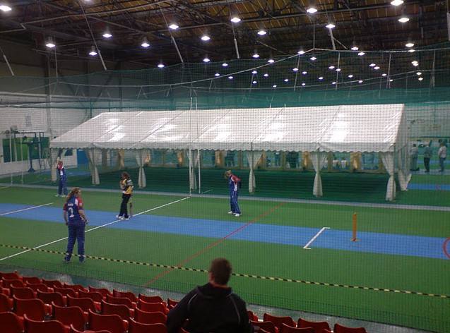 體育篷房在游泳館和溜冰場中有什么優勢？